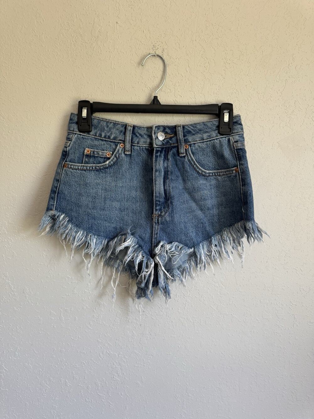 TopShop Mid Wash Blue Denim Moto Kiri Shorts Womens 2 Distressed Raw Hem